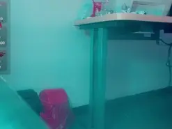 Amateur Sex Chat of emeli_roushot