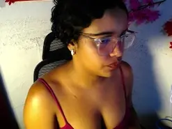 Amateur Adult Webcam of chleo_rosse