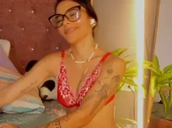Amateur Adult Webcams of MhiaSweet