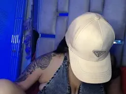 Amateur Free Porn Cam of chelaqueen_