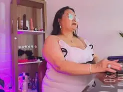 Amateur Free Porn Cam of EllenaBoobs_