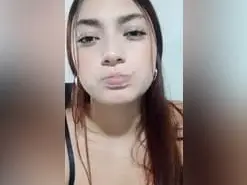 Amateur Live Sex Cam of Lola_2007