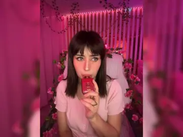 Bongacams Watch Live Sex Cams of MiaLiaHot