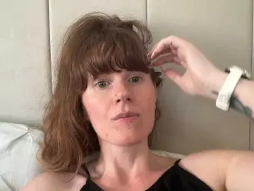 Bongacams Watch Live Sex Cams of REDHEADROSIE