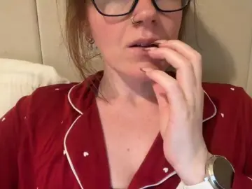 Bongacams Watch Live Sex Cams of REDHEADROSIE