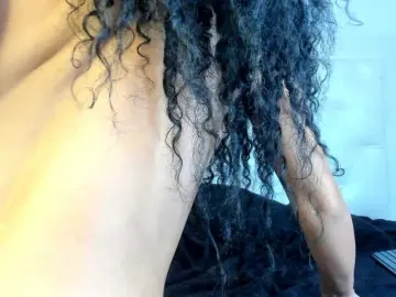 Bongacams Sex Cam of rouse-sexy-hotxx77