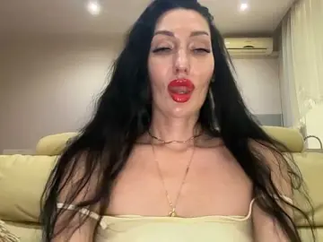 Bongacams Free Porn Cam of KorolevaQween000