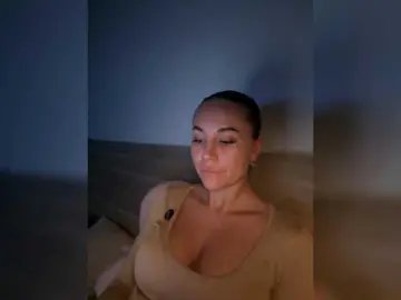 Bongacams Sex Cam of QWEENII