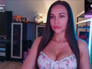 Bongacams Watch Live Sex Cams of QWEENII