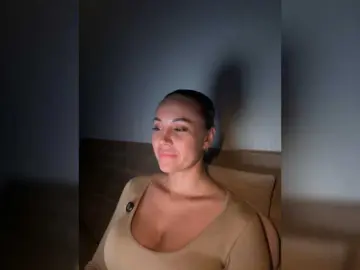 Bongacams Free Porn Cam of QWEENII