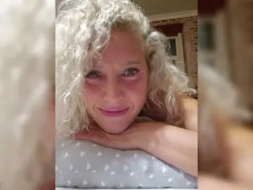 Bongacams Free Porn Cam of MoonKitten