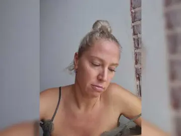 Bongacams Best live sex cam show of MoonKitten