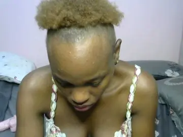 Bongacams Free Porn Cam of PetiteCandyy