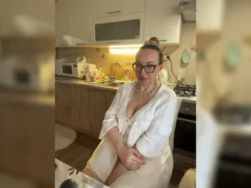 Bongacams Sex Cam of Pink-Lips