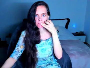 Bongacams Free Porn Cam of SexQueen11