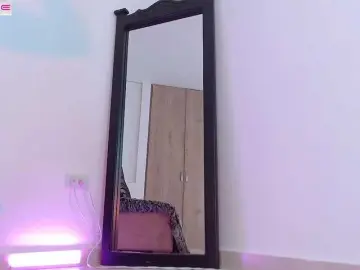 Bongacams Sex Cam of LauryMoons