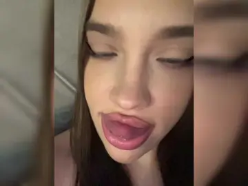 Bongacams Watch Live Sex Cams of Glossmixdoll