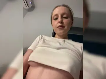 Bongacams Sex Cam of PeachPie