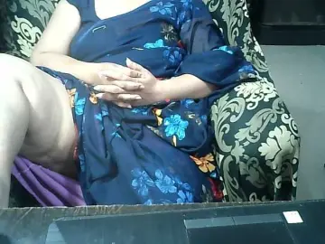 Bongacams Sex Cam of Indianbhabhimilf40