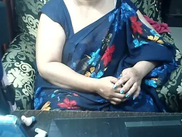 Bongacams Sex Cam of Indianbhabhimilf40