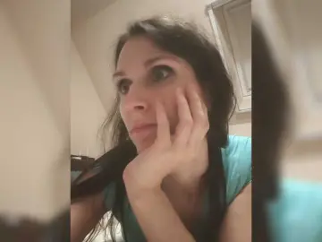 Bongacams Free Porn Cam of SEXYQUEEN55