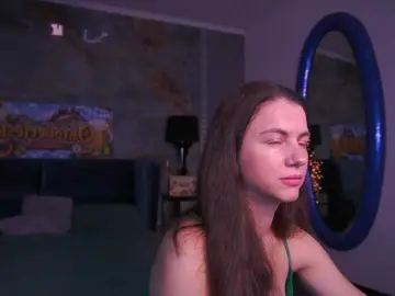 Bongacams Watch Live Sex Cams of LittleJulii