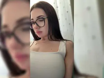 Bongacams Sex Cam of Chiaralovee