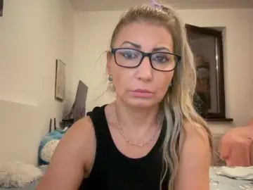 Bongacams Live Porn of MoonieBlua