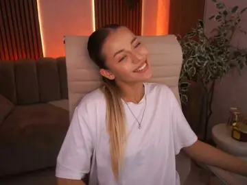 Bongacams Watch Live Sex Cams of LoveeDove