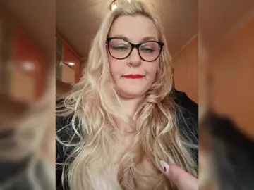 Bongacams Sex Cam of WifeyNusha
