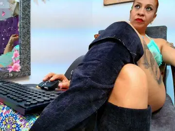 Bongacams Nude Webcam of scarletheat