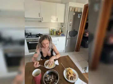 Bongacams Watch Live Sex Cams of BigTwiXXX