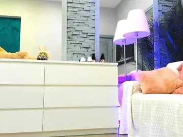 Bongacams Live Sex Cam of Reina-Cummings