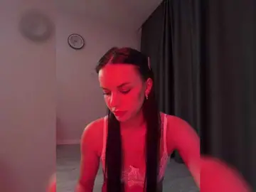 Bongacams Watch Live Sex Cams of Klubnika13