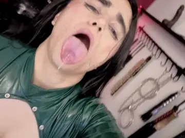 Bongacams Nude Webcam of ElowenHalley