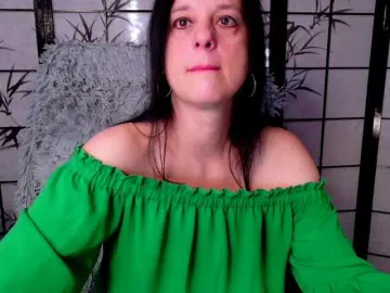 Bongacams Free Porn Cam of SweetLongLips
