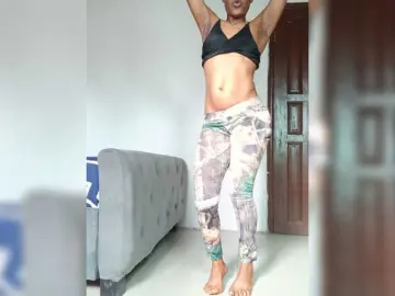 Bongacams Sex Cam of GlobeTrottieHottie1