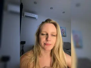 Bongacams Free Porn Cam of HotWillow