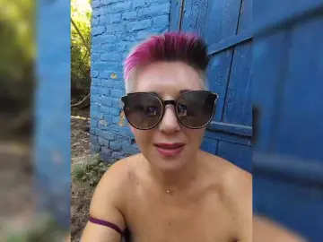 Bongacams Watch Live Sex Cams of BUSINKA-25