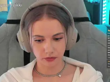 Bongacams Watch Live Sex Cams of -VikkiL0vesCheese-