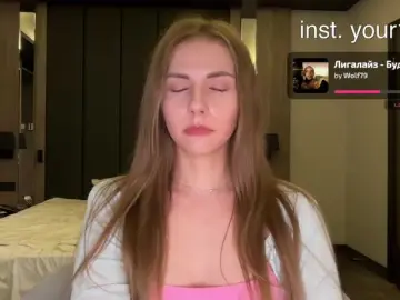 Bongacams Free Live Porn of -VikkiL0vesCheese-