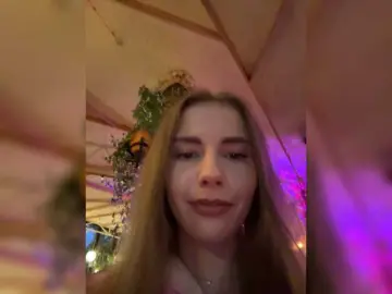 Bongacams Adult Webcam of -VikkiL0vesCheese-