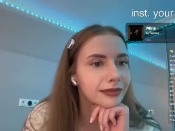 Bongacams Free Porn Cam of -VikkiL0vesCheese-