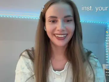 Bongacams Adult Video Chat of -VikkiL0vesCheese-