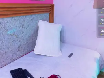 Bongacams Watch Live Sex Cams of littleeemiily