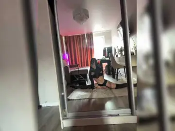 Bongacams Sex Cam of Alliina-leee