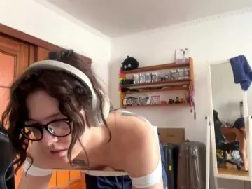 Bongacams Live Sex Cam of PlushPoutX