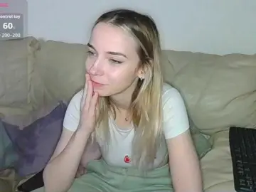 Bongacams Free Porn Cam of Almondmilka