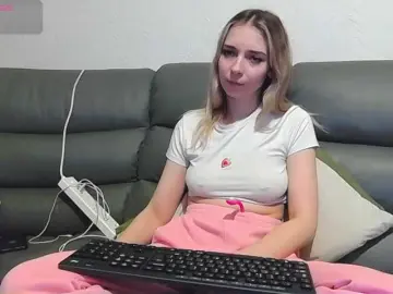 Bongacams Free Porn Cam of Almondmilka