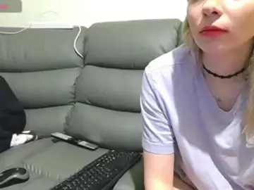Bongacams Sex Cam of Almondmilka